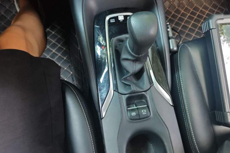 Used Toyota Corolla 2023 1.8L Smart Electric Hybrid Dual-Motor Elite Edition Gear Lever