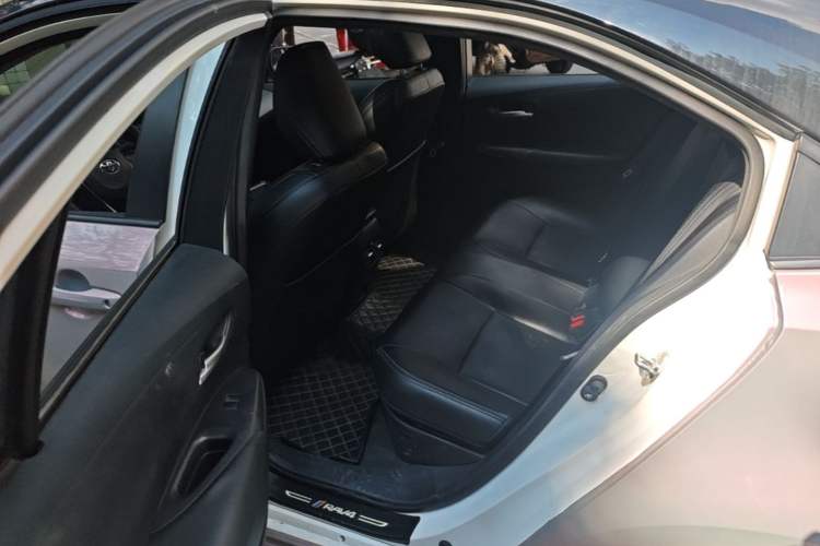 Used Toyota Corolla 2023 1.8L Smart Electric Hybrid Dual-Motor Elite Edition Left Rear Seat
