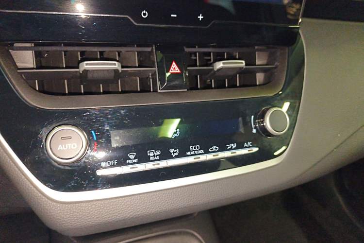 Used Toyota Corolla 2023 1.8L Smart Electric Hybrid Dual-Motor Elite Edition Audio And AC Panel
