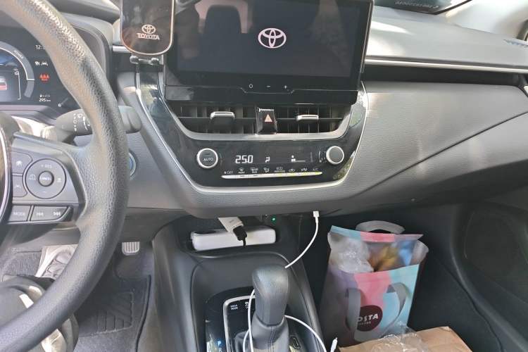 Used Toyota Corolla 2023 1.8L Smart Electric Hybrid Dual-Motor Elite Edition Audio And AC Panel