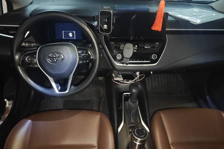Used Toyota Corolla 2023 1.8L Smart Electric Hybrid Dual-Motor Elite Edition Center Console