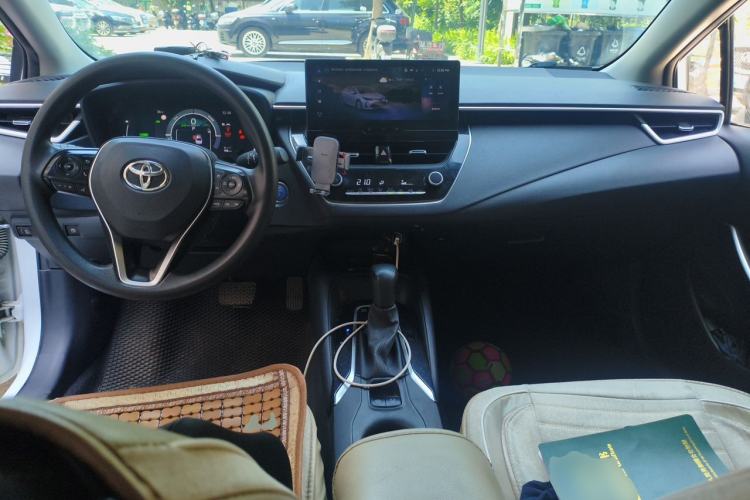 Used Toyota Corolla 2023 1.8L Smart Electric Hybrid Dual-Motor Elite Edition Center Console