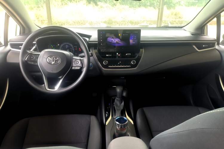 Used Toyota Corolla 2023 1.8L Smart Electric Hybrid Dual-Motor Elite Edition Center Console