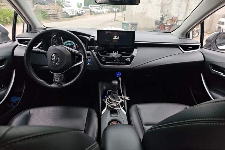 Used Toyota Corolla 2023 1.8L Smart Electric Hybrid Dual-Motor Pioneer Edition Center Console