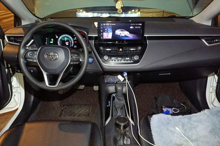 Used Toyota Corolla 2023 1.8L Smart Electric Hybrid Dual-Motor Elite Edition Center Console