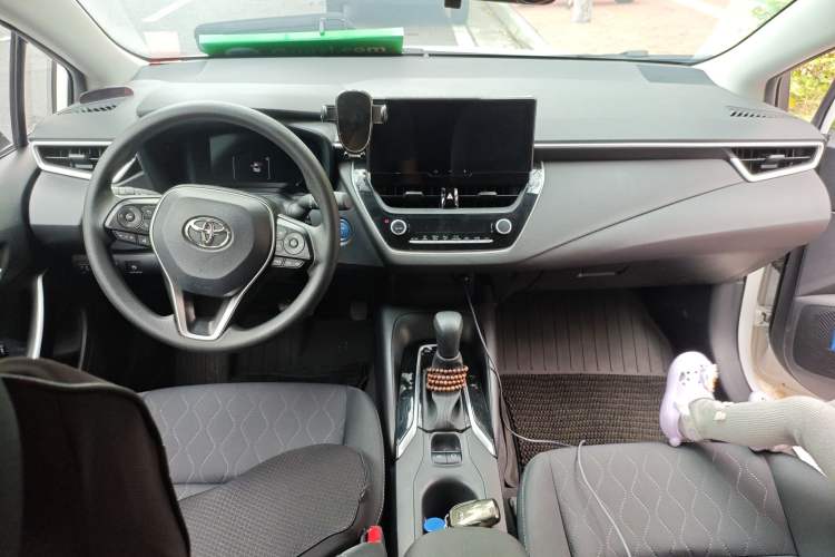 Used Toyota Corolla 2023 1.8L Smart Electric Hybrid Dual-Motor Pioneer Edition Center Console