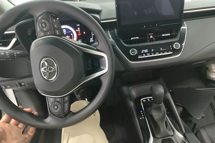 Used Toyota Corolla 2023 1.8L Smart Electric Hybrid Dual-Motor Elite Edition Center Console