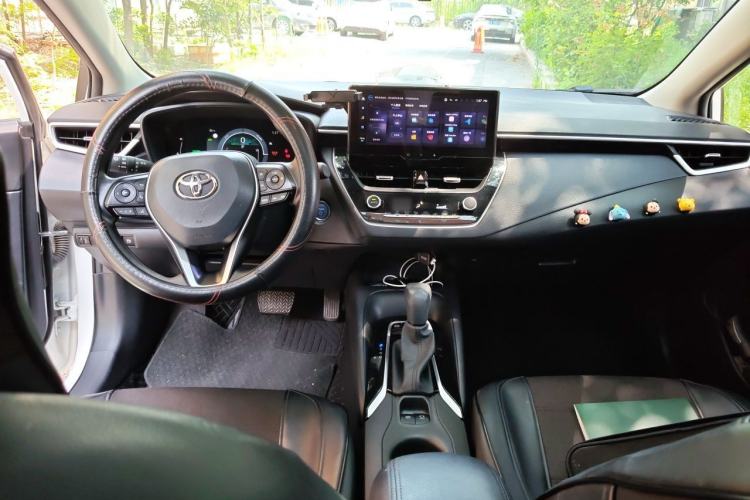 Used Toyota Corolla 2023 1.8L Smart Electric Hybrid Dual-Motor Elite Edition Center Console