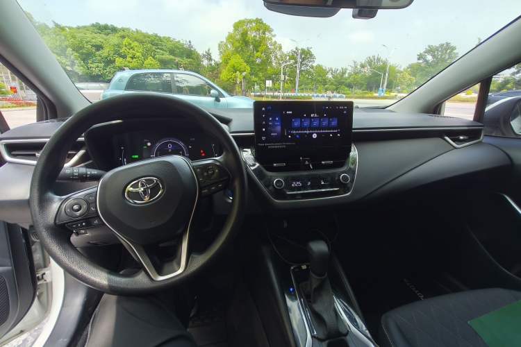 Used Toyota Corolla 2023 1.8L Smart Electric Hybrid Dual-Motor Elite Edition Center Console