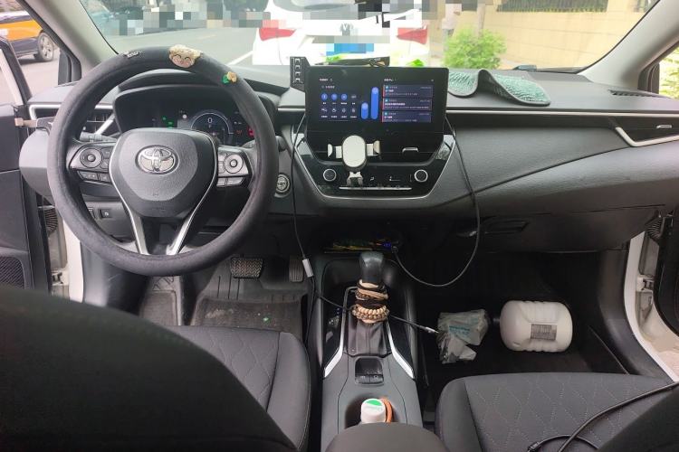 Used Toyota Corolla 2023 1.8L Smart Electric Hybrid Dual-Motor Elite Edition Center Console