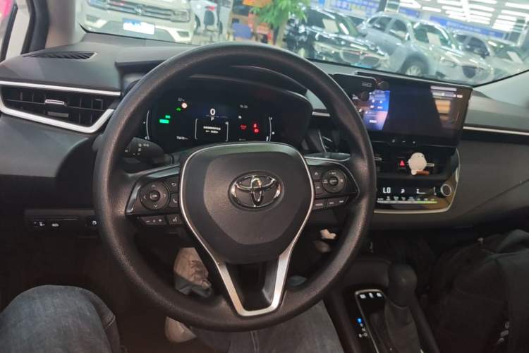 Used Toyota Corolla 2023 1.8L Smart Electric Hybrid Dual-Motor Elite Edition Center Console