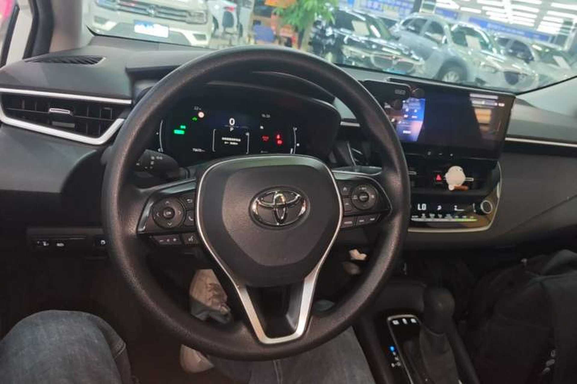 Used Toyota Corolla 2023 1.8L Smart Electric Hybrid Dual-Motor Elite Edition Center Console