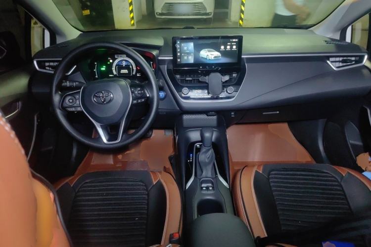Used Toyota Corolla 2023 1.8L Smart Electric Hybrid Dual-Motor Pioneer Edition Center Console