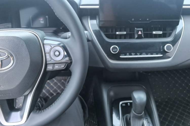 Used Toyota Corolla 2023 1.8L Smart Electric Hybrid Dual-Motor Elite Edition Center Console