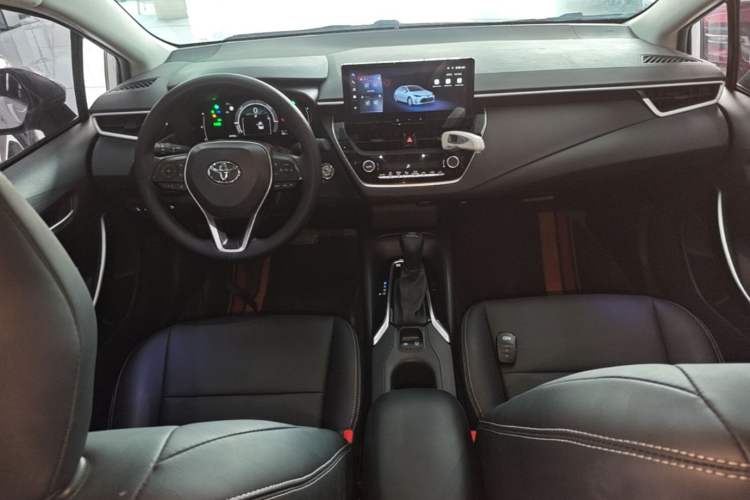 Used Toyota Corolla 2023 1.8L Smart Electric Hybrid Dual-Motor Pioneer Edition Center Console