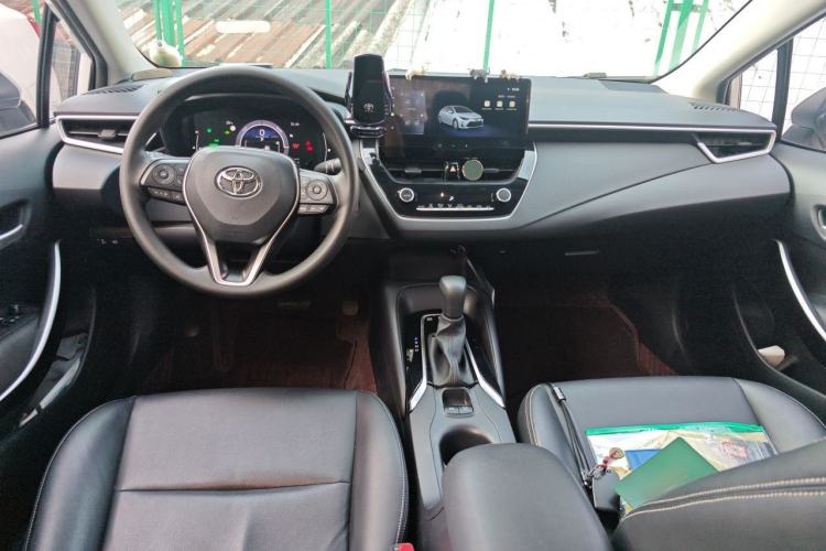 Used Toyota Corolla 2023 1.8L Smart Electric Hybrid Dual-Motor Pioneer Edition Center Console