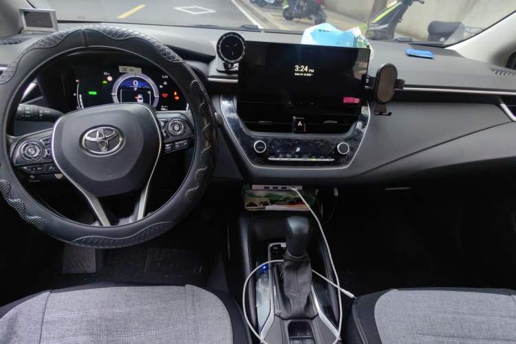 Used Toyota Corolla 2023 1.8L Smart Electric Hybrid Dual-Motor Pioneer Edition Center Console