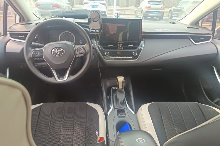 Used Toyota Corolla 2023 1.8L Smart Electric Hybrid Dual-Motor Elite Edition Center Console
