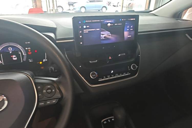 Used Toyota Corolla 2023 1.8L Smart Electric Hybrid Dual-Motor Elite Edition Center Console