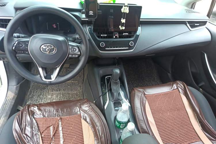 Used Toyota Corolla 2023 1.8L Smart Electric Hybrid Dual-Motor Elite Edition Center Console