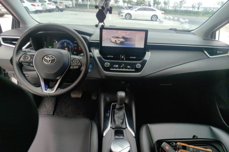 Used Toyota Corolla 2023 1.8L Smart Electric Hybrid Dual-Motor Elite Edition Center Console