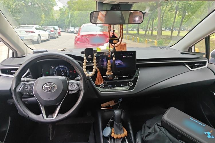 Used Toyota Corolla 2023 1.8L Smart Electric Hybrid Dual-Motor Elite Edition Center Console