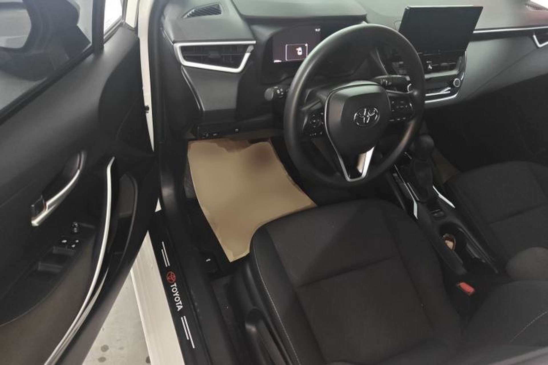 Used Toyota Corolla 2023 1.8L Smart Electric Hybrid Dual-Motor Pioneer Edition Driver Seat