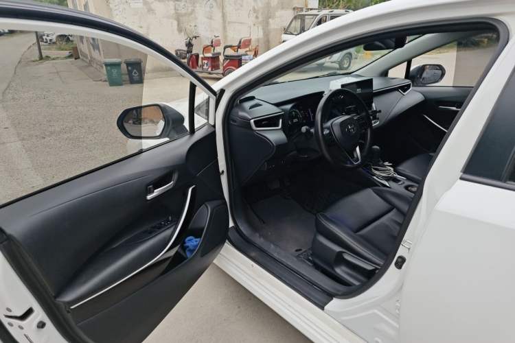 Used Toyota Corolla 2023 1.8L Smart Electric Hybrid Dual-Motor Pioneer Edition Driver Seat