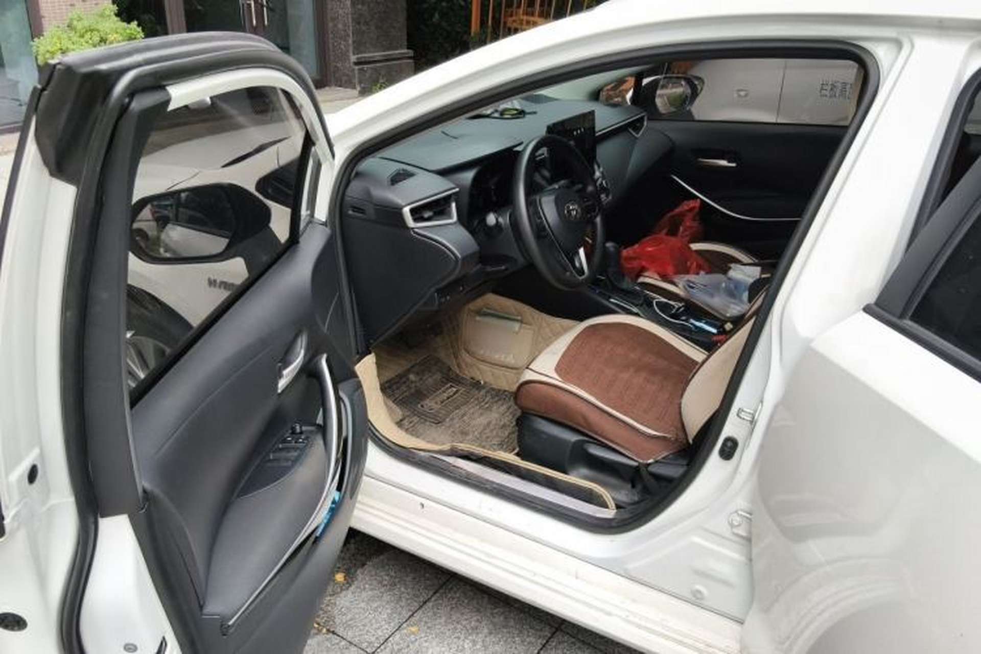 Used Toyota Corolla 2023 1.8L Smart Electric Hybrid Dual-Motor Pioneer Edition Driver Seat