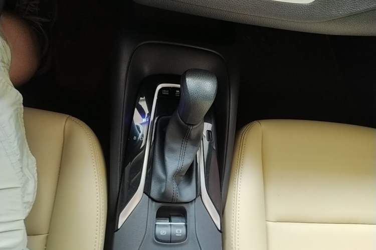 Used Toyota Corolla 2023 1.8L Smart Electric Hybrid Dual-Motor Elite Edition Gear Lever
