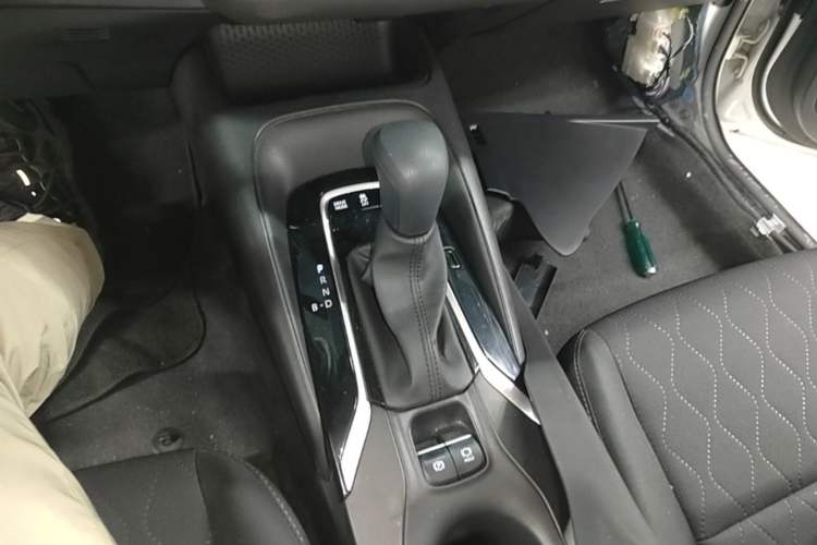 Used Toyota Corolla 2023 1.8L Smart Electric Hybrid Dual-Motor Elite Edition Gear Lever