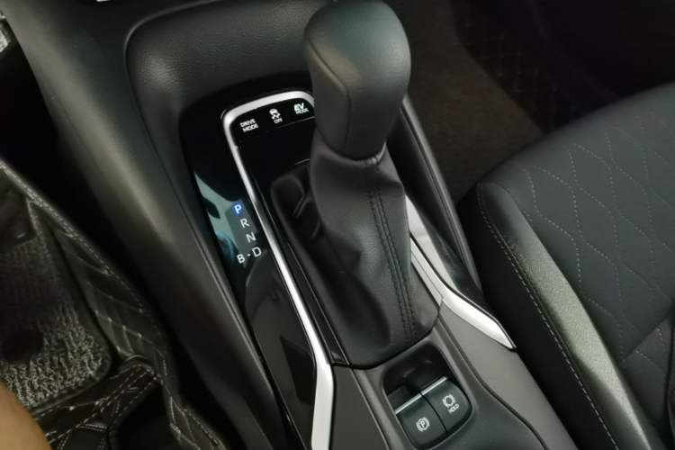 Used Toyota Corolla 2023 1.8L Smart Electric Hybrid Dual-Motor Pioneer Edition Gear Lever
