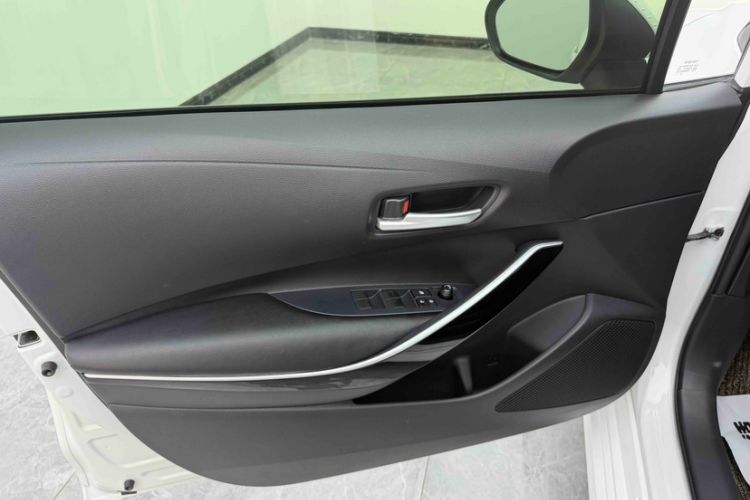 Used Toyota Corolla 2023 1.8L Smart Electric Hybrid Dual-Motor Pioneer Edition Interior 10
