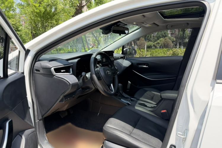 Used Toyota Corolla 2023 1.8L Smart Electric Hybrid Dual-Motor Elite Edition Interior 3