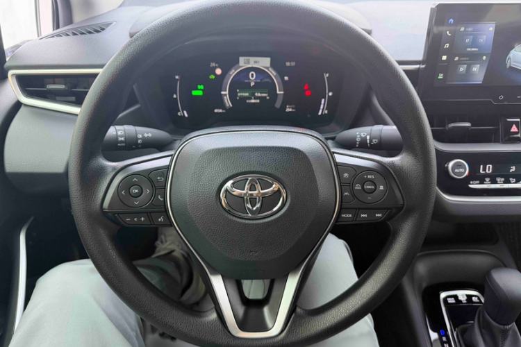 Used Toyota Corolla 2023 1.8L Smart Electric Hybrid Dual-Motor Pioneer Edition Interior 3