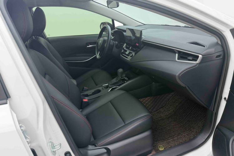 Used Toyota Corolla 2023 1.8L Smart Electric Hybrid Dual-Motor Pioneer Edition Interior 9