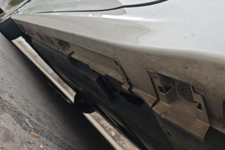 Used Toyota Corolla 2023 1.8L Smart Electric Hybrid Dual-Motor Elite Edition Left Side Sill