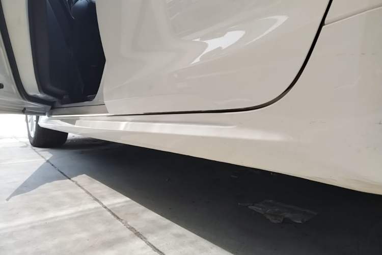 Used Toyota Corolla 2023 1.8L Smart Electric Hybrid Dual-Motor Elite Edition Left Side Sill