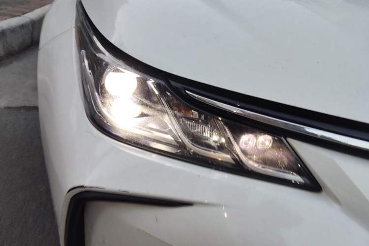 Used Toyota Corolla 2023 1.8L Smart Electric Hybrid Dual-Motor Pioneer Edition Right Front Headlight
