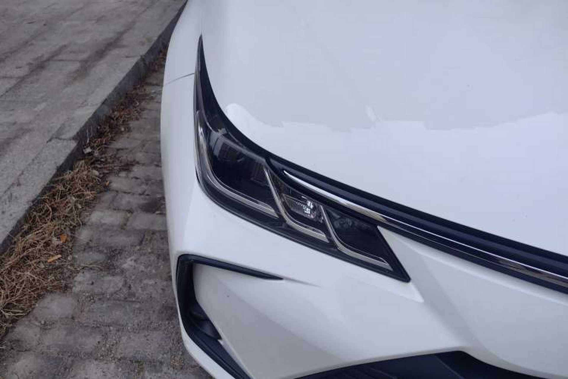 Used Toyota Corolla 2023 1.8L Smart Electric Hybrid Dual-Motor Pioneer Edition Right Front Headlight