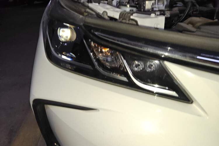 Used Toyota Corolla 2023 1.8L Smart Electric Hybrid Dual-Motor Pioneer Edition Right Front Headlight