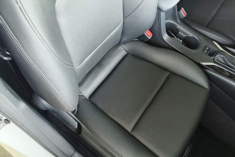 Used Toyota Corolla 2023 1.8L Smart Electric Hybrid Dual-Motor Elite Edition Right Front Seat