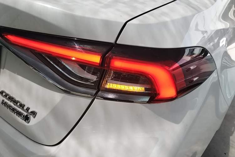 Used Toyota Corolla 2023 1.8L Smart Electric Hybrid Dual-Motor Elite Edition Right Rear Taillight