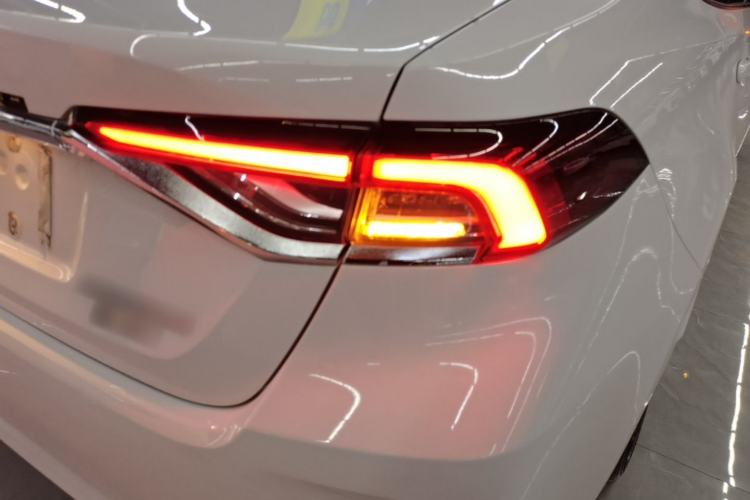 Used Toyota Corolla 2023 1.8L Smart Electric Hybrid Dual-Motor Elite Edition Right Rear Taillight