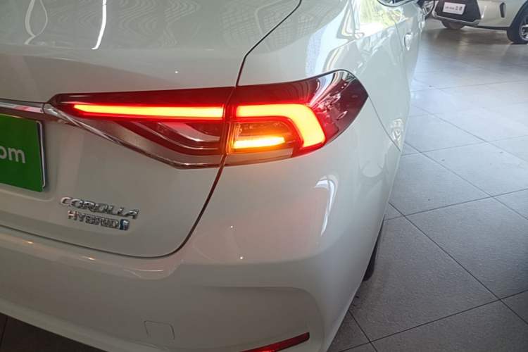 Used Toyota Corolla 2023 1.8L Smart Electric Hybrid Dual-Motor Elite Edition Right Rear Taillight