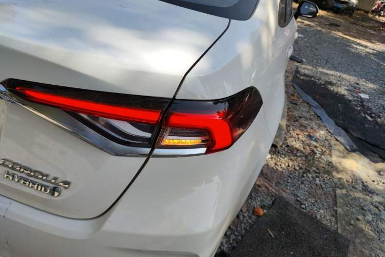 Used Toyota Corolla 2023 1.8L Smart Electric Hybrid Dual-Motor Elite Edition Right Rear Taillight
