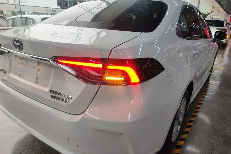 Used Toyota Corolla 2023 1.8L Smart Electric Hybrid Dual-Motor Elite Edition Right Rear Taillight