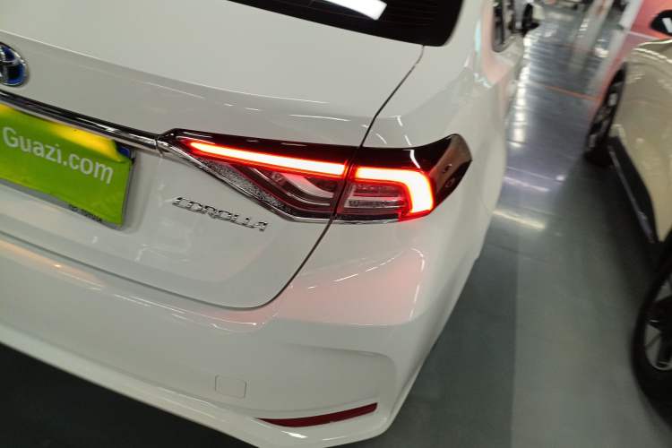Used Toyota Corolla 2023 1.8L Smart Electric Hybrid Dual-Motor Elite Edition Right Rear Taillight