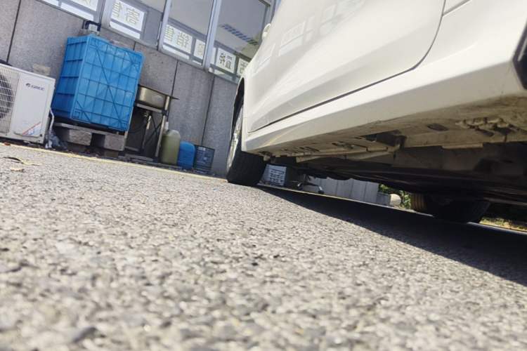 Used Toyota Corolla 2023 1.8L Smart Electric Hybrid Dual-Motor Pioneer Edition Right Side Sill