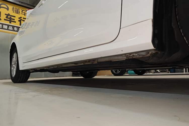 Used Toyota Corolla 2023 1.8L Smart Electric Hybrid Dual-Motor Pioneer Edition Right Side Sill